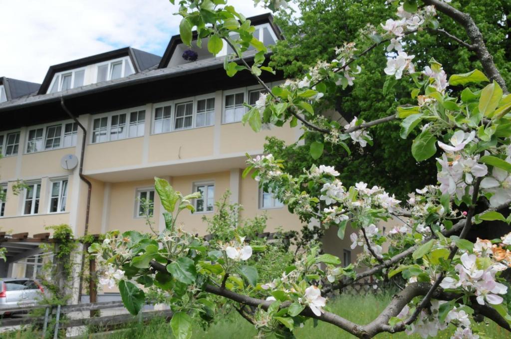 Gasthof Bacher Hotel Villach Exterior photo